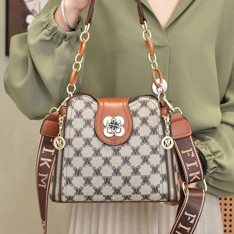 vintage letter printed shoulde - đánh giá và giá Crossbody Bag Women